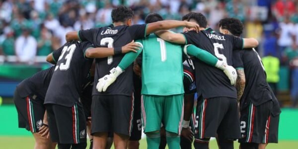 Mexico beat South Korea 1-0 to reach the knockout stage of the FIFA World Cup