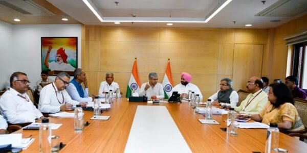 Railway Minister reviewed comprehensive measures to empower station masters in order to make station management more efficient