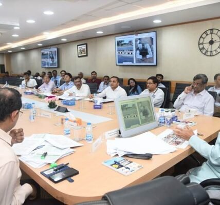 Union Minister Nitin Gadkari reviewed the quality and maintenance of 12,260 kilometers of National Highway projects in West Bengal and Andhra Pradesh.
