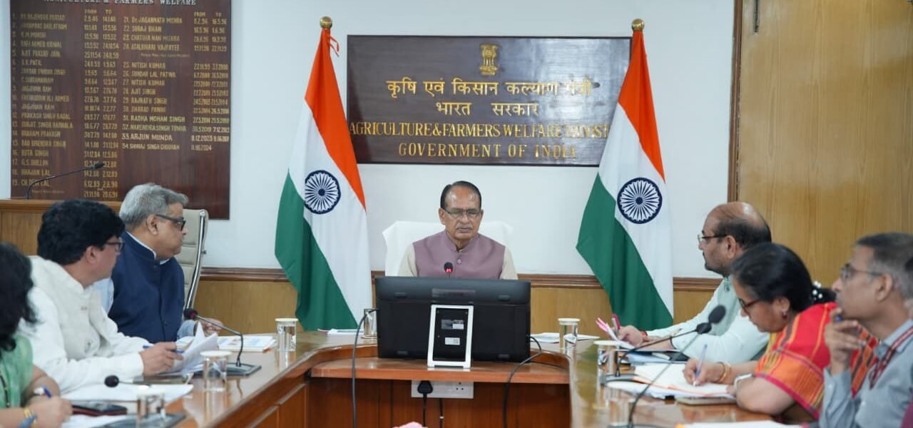 Union Minister Shivraj Singh Chouhan conducted a comprehensive review of nationwide preparations for the 2026 Kharif season during a high-level agricultural review meeting.