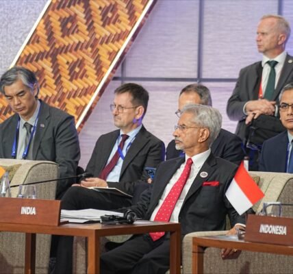 Dr. S. Jaishankar spoke at the 33rd ASEAN Regional Forum (ARF) Ministerial Meeting in Manila