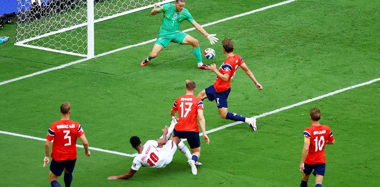 England advanced to the FIFA World Cup semi-finals by defeating Norway 2-1.