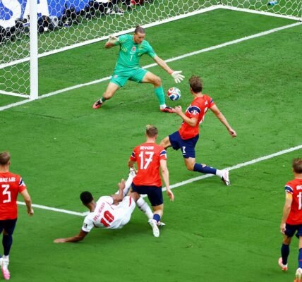 England advanced to the FIFA World Cup semi-finals by defeating Norway 2-1.