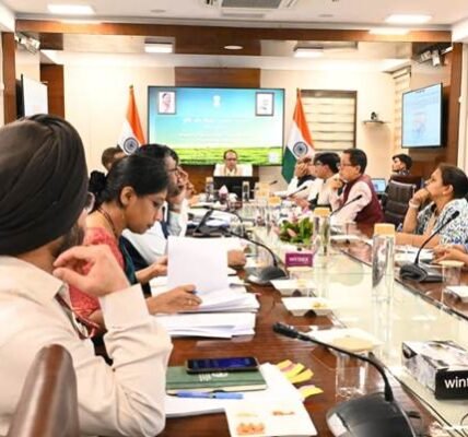 Union Agriculture Minister held a detailed review meeting on the status of food grain storage, covering Kharif sowing, the monsoon, drought management, and fertilizer availability.