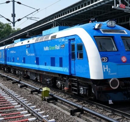 hydrogen fuel cell train