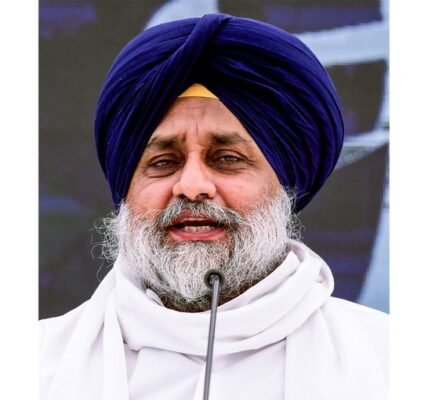 A Nihang attacked former Punjab Deputy CM Sukhbir Singh Badal inside the Nanded Gurudwara.