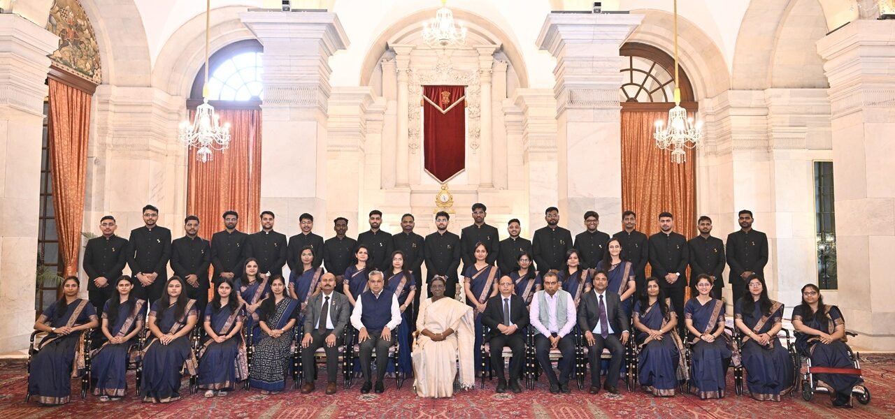 A group of trainee officers from the Indian Information Service and the Indian Statistical Service met President Droupadi Murmu.