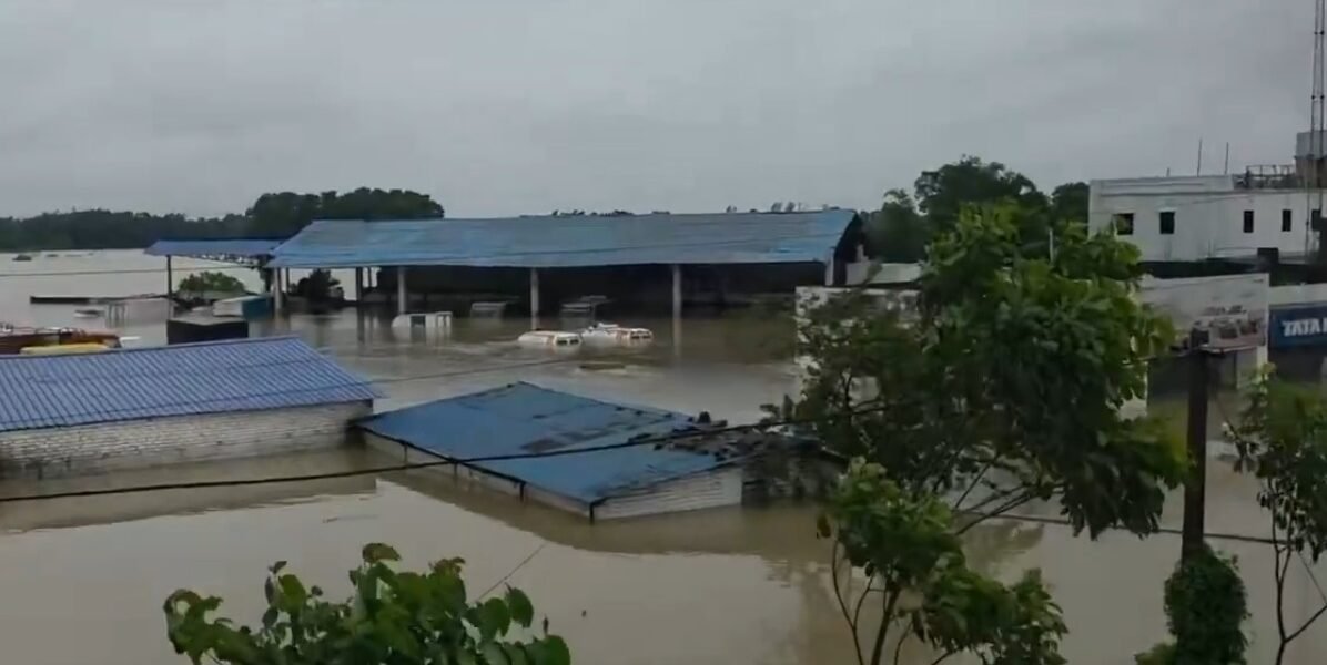 Flood in Odisha affects life in northern region of the state, Meteorological Department predicts torrential rains to continue