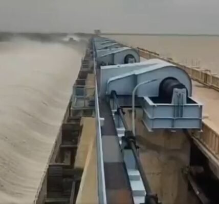 Flood situation improves in Odisha, eight gates of Hirakud Dam opened
