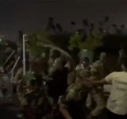 Jharkhand Police resorted to a lathi-charge to remove JPSC-JSSC aspirants who were protesting outside the State Assembly in Ranchi