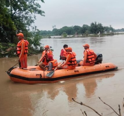 NDRF teams deployed in Bihar and Uttar Pradesh to handle any situation arising from the floods in Nepal.