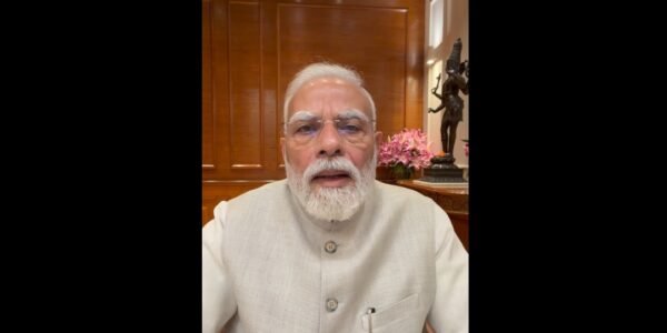PM Modi called upon the youth to unite and work for India.