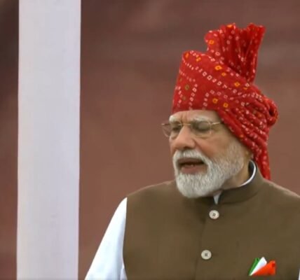 PM Modi hoisted the national flag from the ramparts of the Red Fort