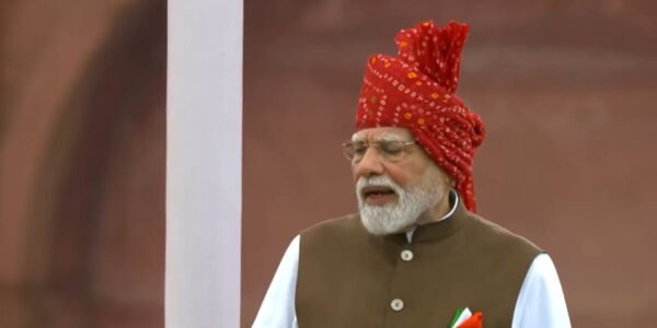 PM Modi hoisted the national flag from the ramparts of the Red Fort