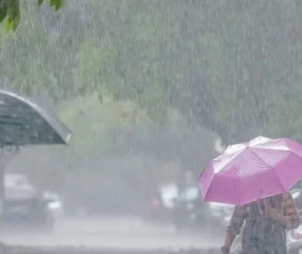 Rain warning continues for all districts of Kerala today Orange Alert issued for seven districts.