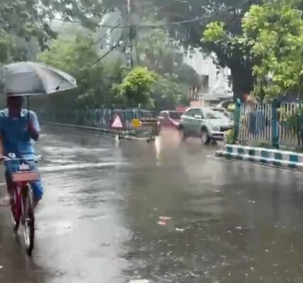 Red alert for torrential rain in the Gangetic regions of Odisha and West Bengal.