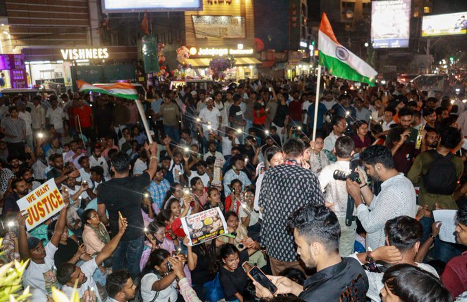 protesting against irregularities in the JPSC-JSSC