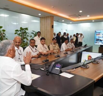 Minister of State for Railways V. Somanna reviewed safety, operations, punctuality, and public grievances at the Delhi Division Control Office.