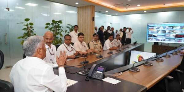 Minister of State for Railways V. Somanna reviewed safety, operations, punctuality, and public grievances at the Delhi Division Control Office.