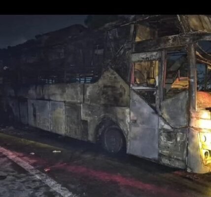 Nine passengers died after a bus traveling from Delhi to Mahoba caught fire near Dayanatpur in Greater Noida.