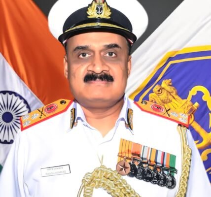 Surgeon Vice Admiral Manish Honwad (VSM) assumed the charge of Director and Commandant of the Armed Forces Medical College, Pune, today.