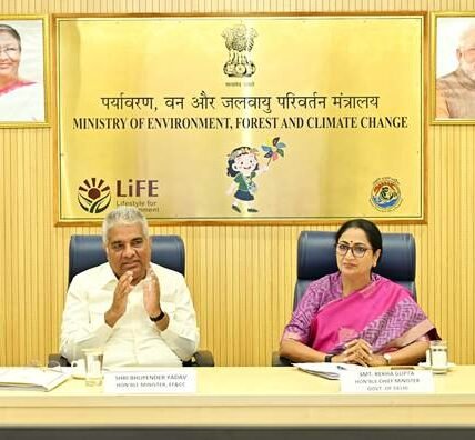 Union Environment Minister reviewed Delhi air pollution mitigation action plan with Chief Minister Rekha Gupta