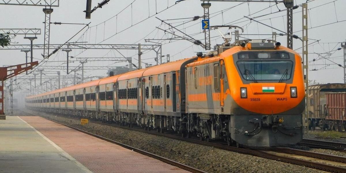 Virangana Lakshmibai Jhansi-Agra Cantt Express