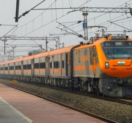 Virangana Lakshmibai Jhansi-Agra Cantt Express