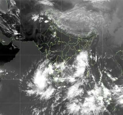 Due to the formation of a low pressure area in the Bay of Bengal, there is a possibility of a cyclonic storm in the coming days.