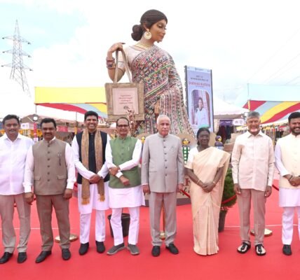 President Droupadi Murmu attended the National Saras Mela in Vijayawada today.