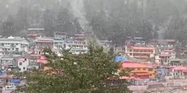 first snowfall of the season occurred in Kedarnath and Gangotri in Uttarakhand